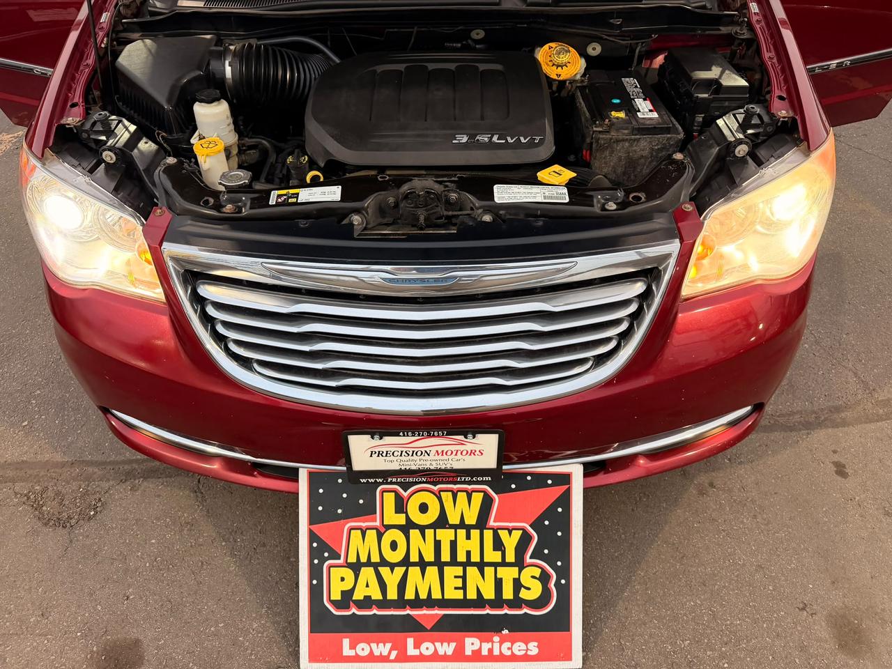2014 Chrysler Town & Country Limited Photo
