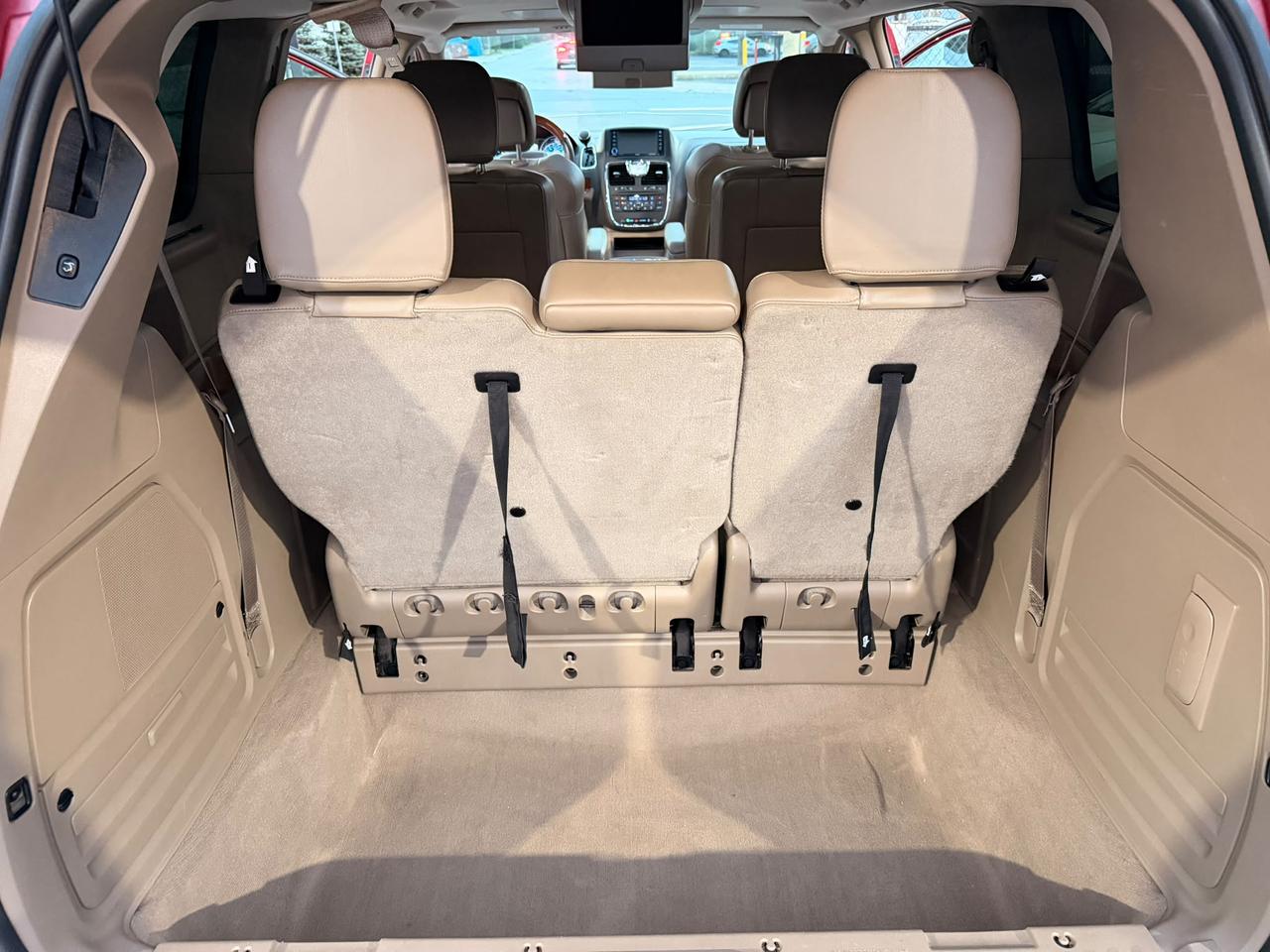 2014 Chrysler Town & Country Limited Photo