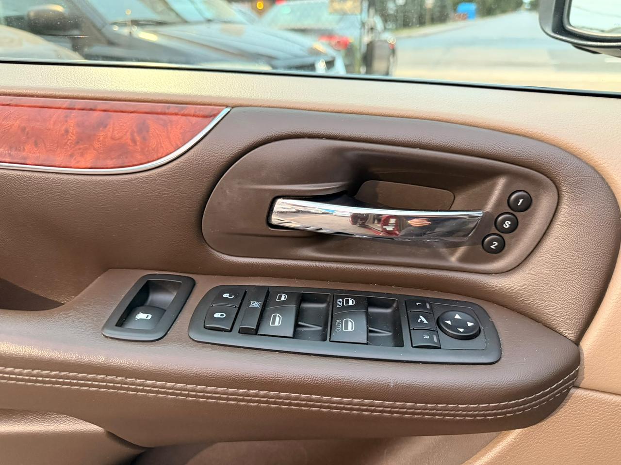2014 Chrysler Town & Country Limited Photo