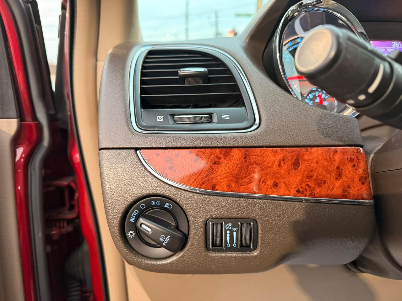 2014 Chrysler Town & Country Limited Photo