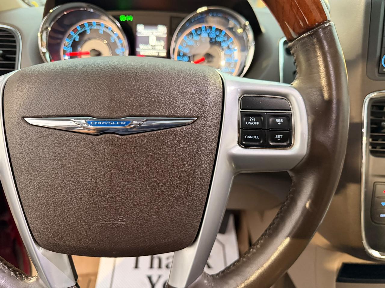 2014 Chrysler Town & Country Limited Photo