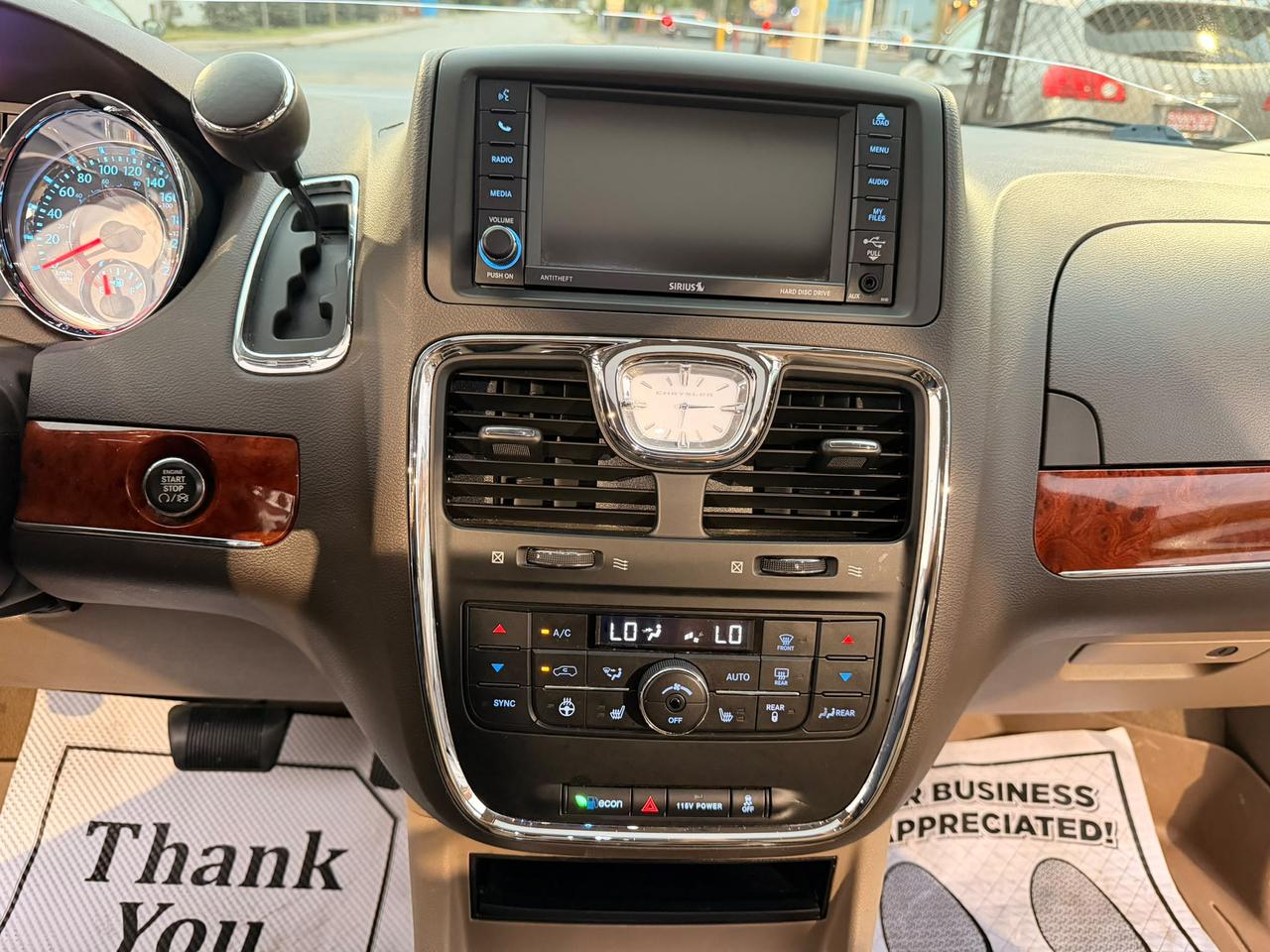 2014 Chrysler Town & Country Limited Photo