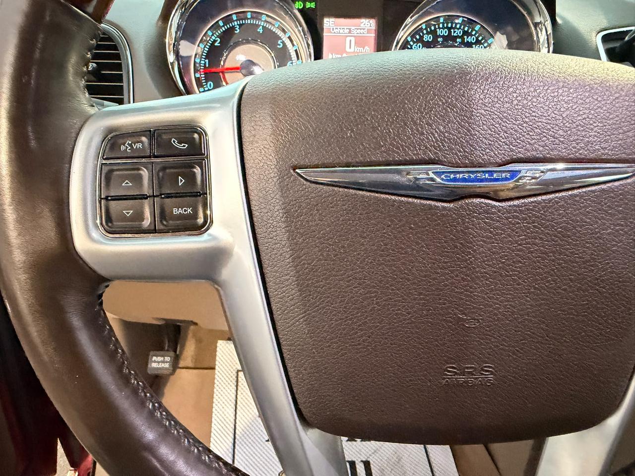 2014 Chrysler Town & Country Limited Photo
