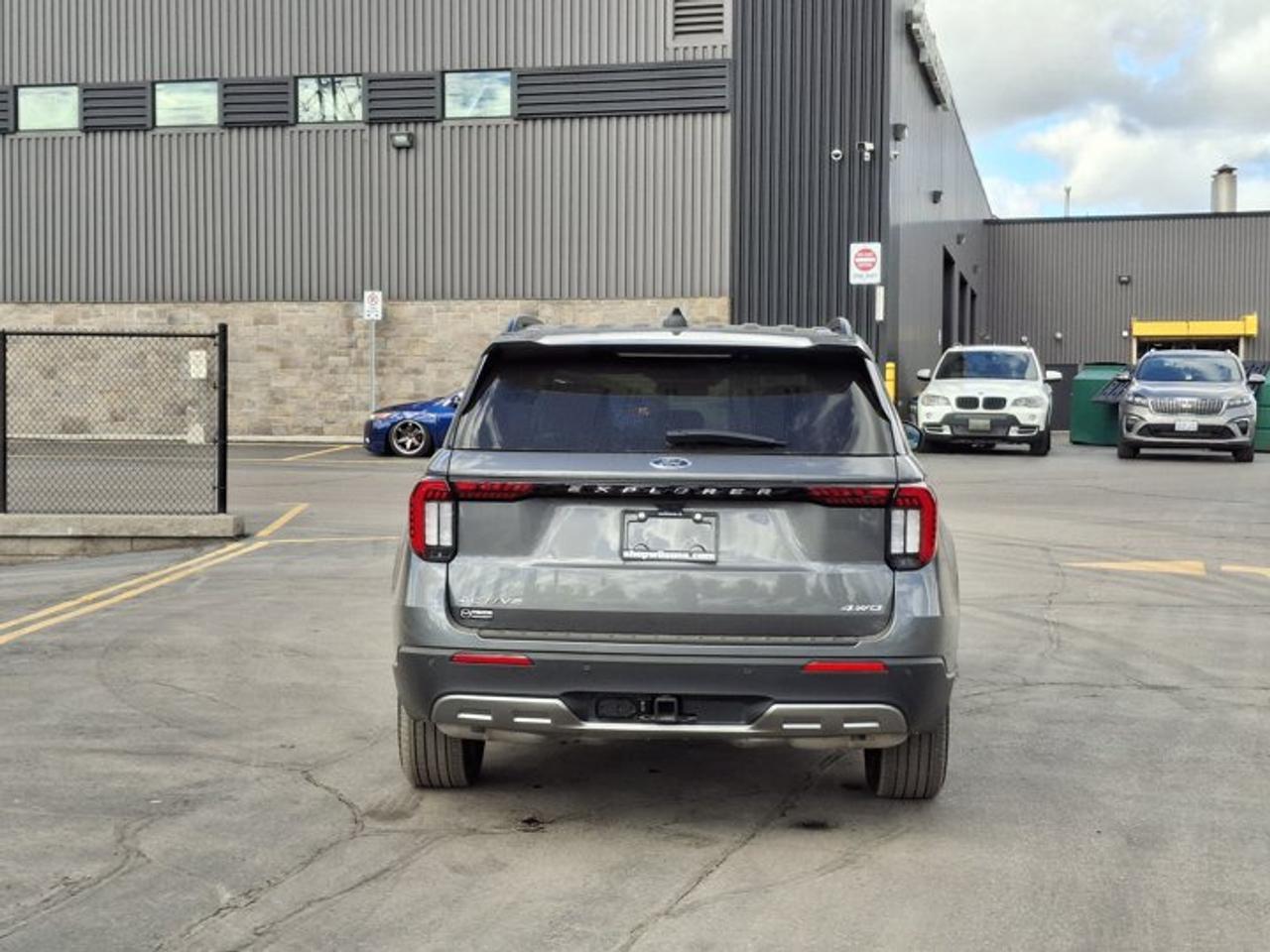 2026 Ford Explorer ACTIVE 4WD | Comfort PKG | 20" Alloys | Pano Sunroof | Activex Seats | Remote Start | Heated Wheel | Photo