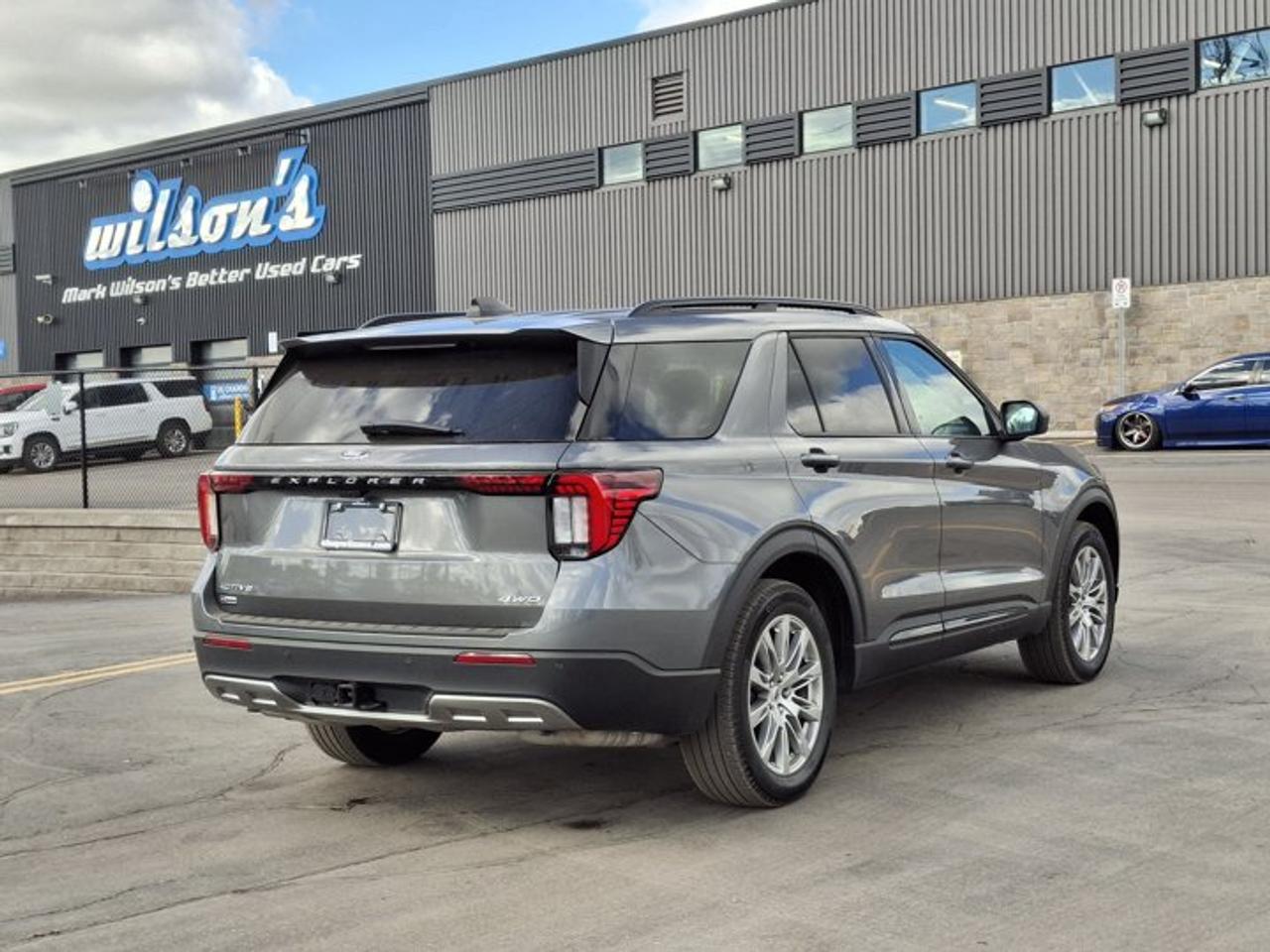 2026 Ford Explorer ACTIVE 4WD | Comfort PKG | 20" Alloys | Pano Sunroof | Activex Seats | Remote Start | Heated Wheel | Photo4
