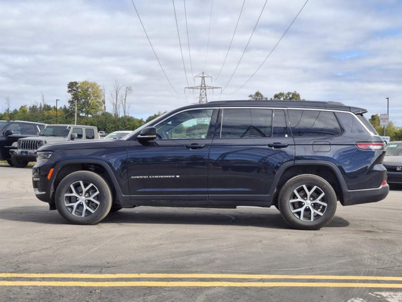 2024 Jeep Grand Cherokee L Limited 4x4 | Leather | Heated Seats + Steering | Power Liftgate | Remote Start | and More ! Photo1
