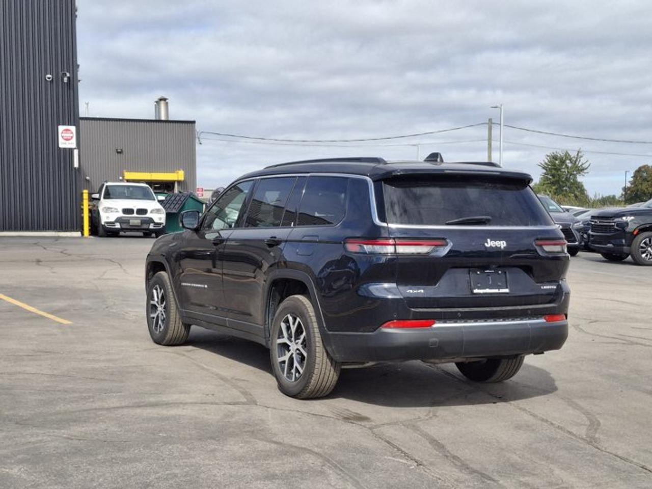 2024 Jeep Grand Cherokee L Limited 4x4 | Leather | Heated Seats + Steering | Power Liftgate | Remote Start | and More ! Photo
