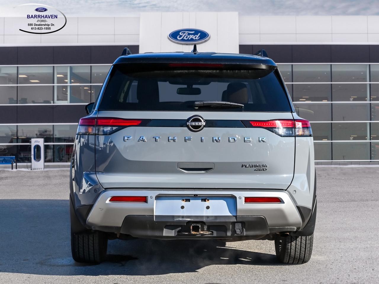 2022 Nissan Pathfinder Platinum Photo4