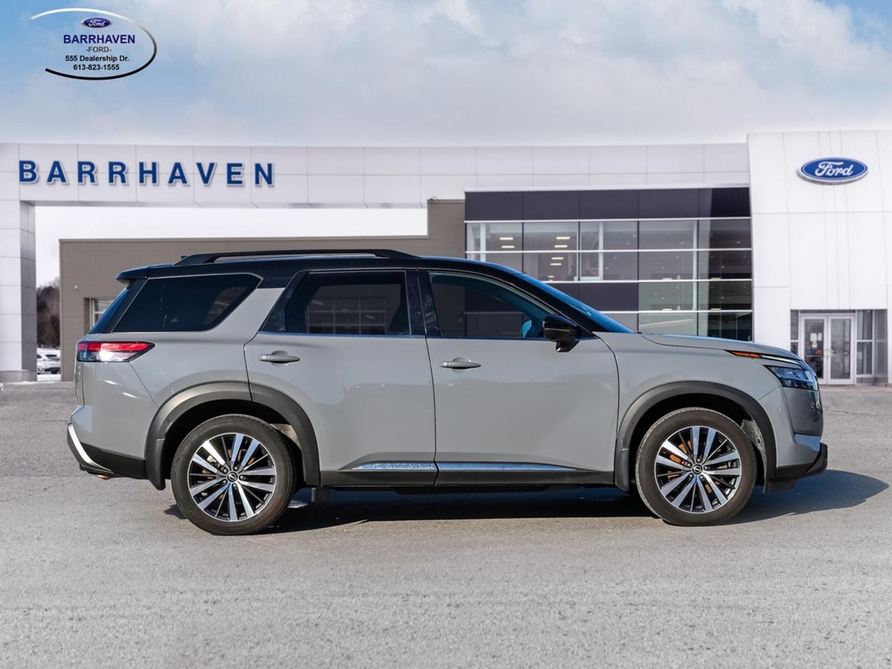 2022 Nissan Pathfinder Platinum Photo1