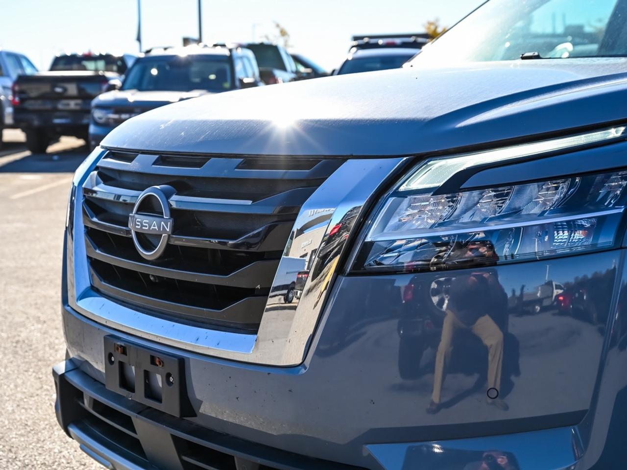 2022 Nissan Pathfinder Platinum Photo