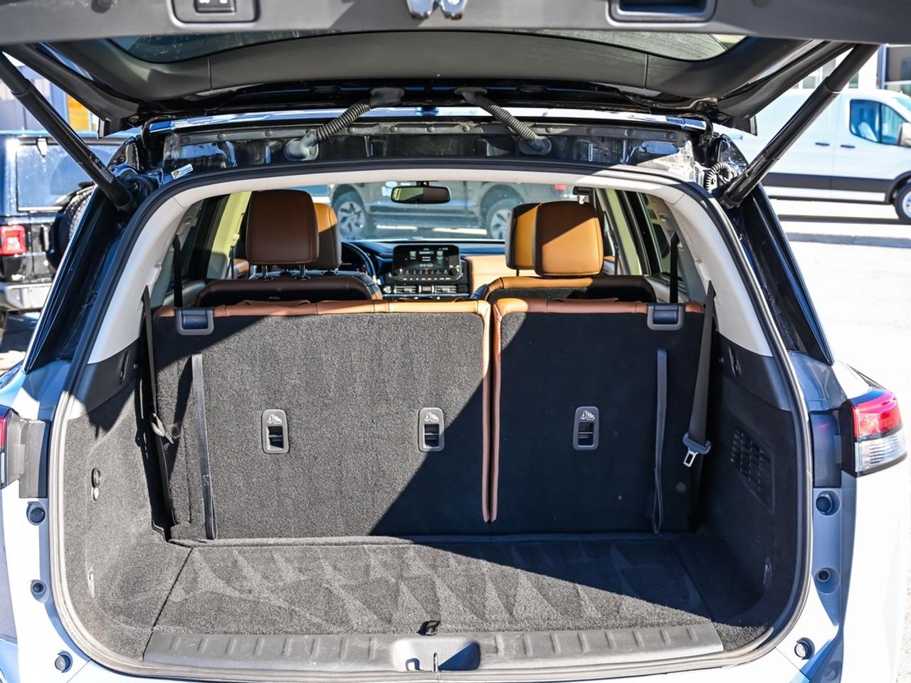 2022 Nissan Pathfinder Platinum Photo
