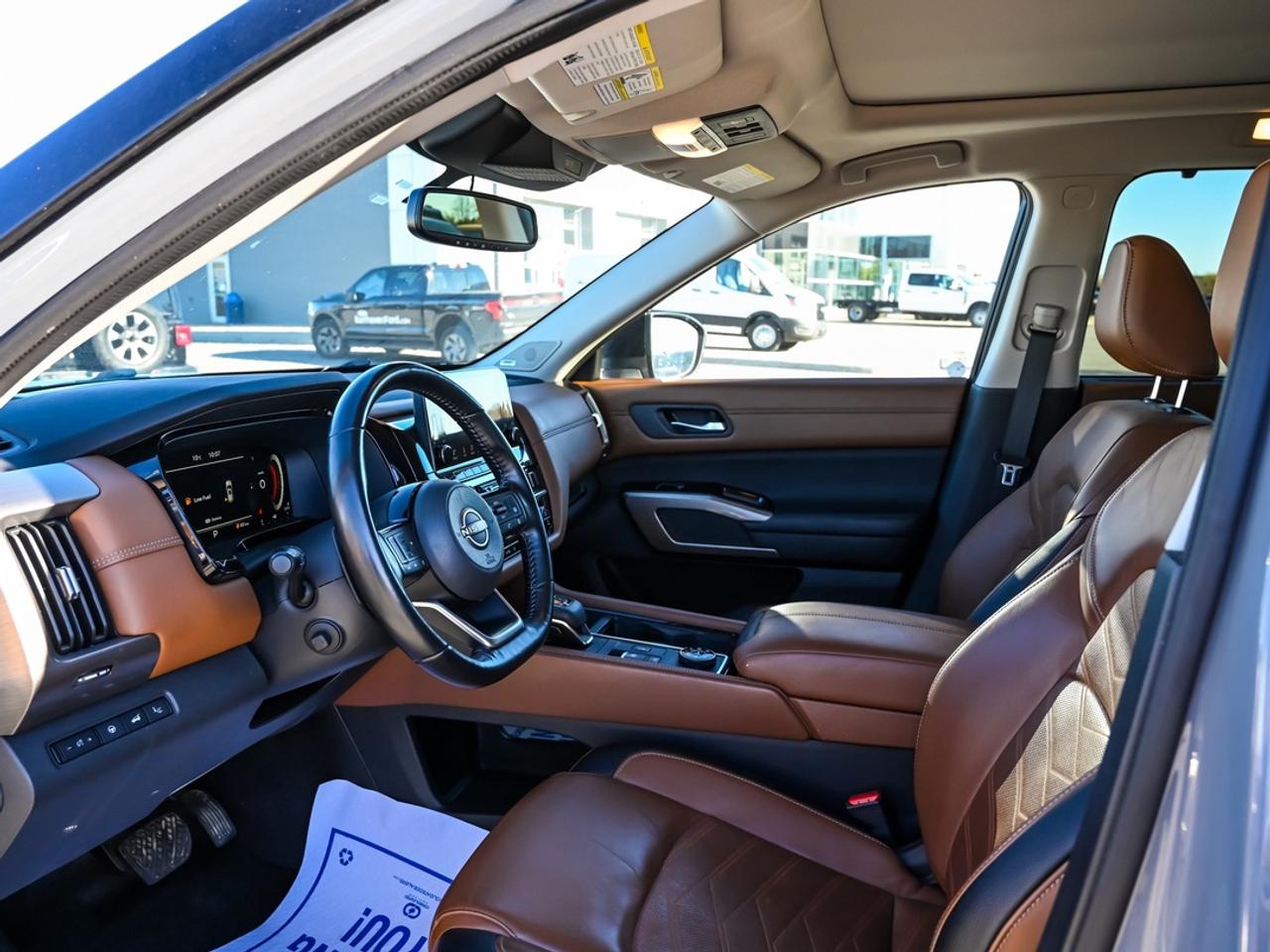 2022 Nissan Pathfinder Platinum Photo