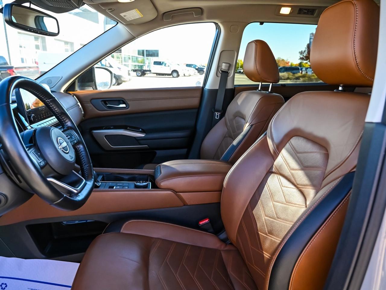 2022 Nissan Pathfinder Platinum Photo