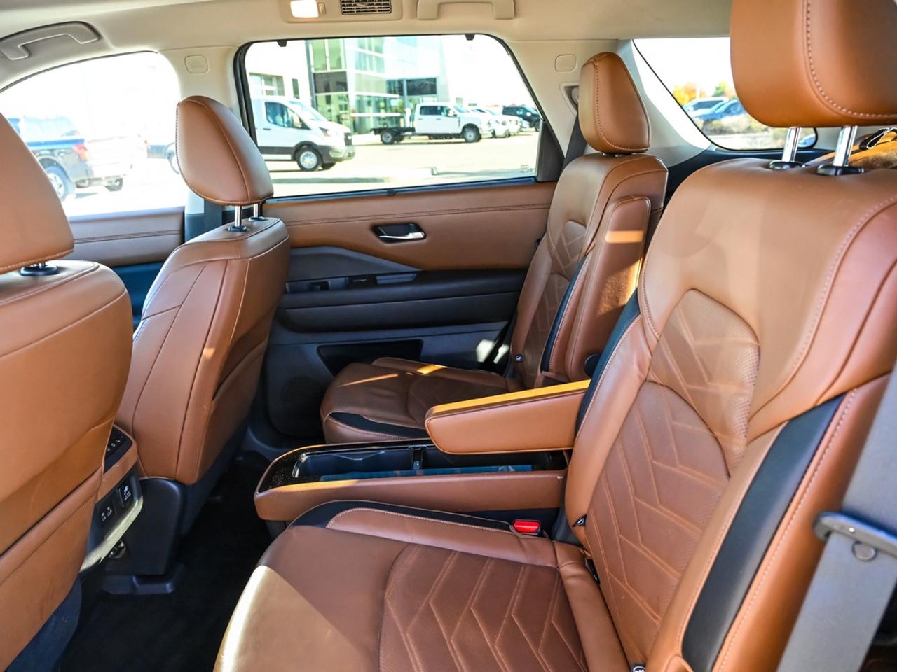 2022 Nissan Pathfinder Platinum Photo
