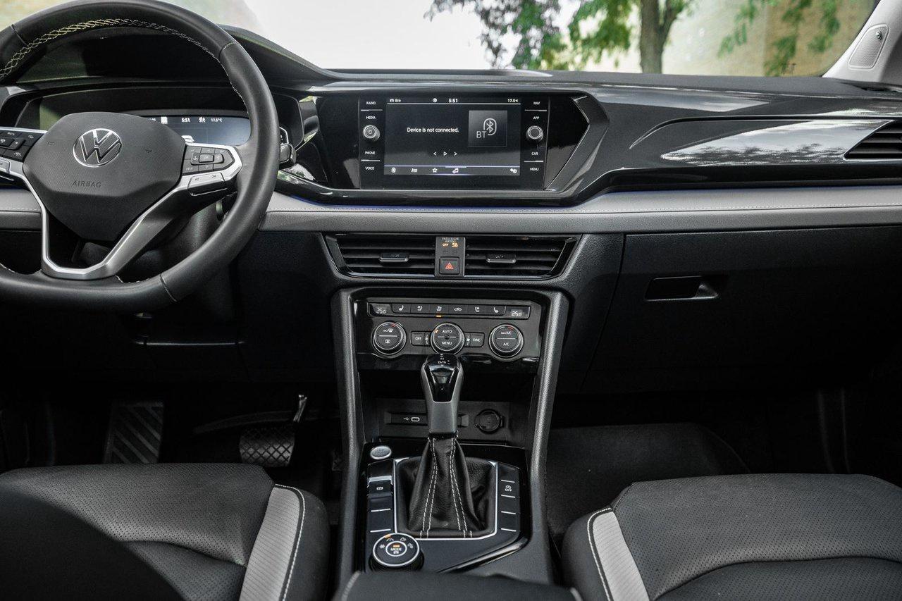 2023 Volkswagen Taos Highline Photo