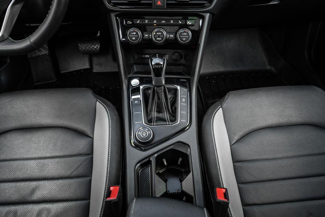 2023 Volkswagen Taos Highline Photo