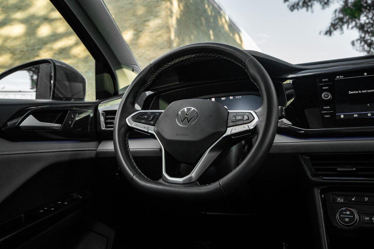 2023 Volkswagen Taos Highline Photo