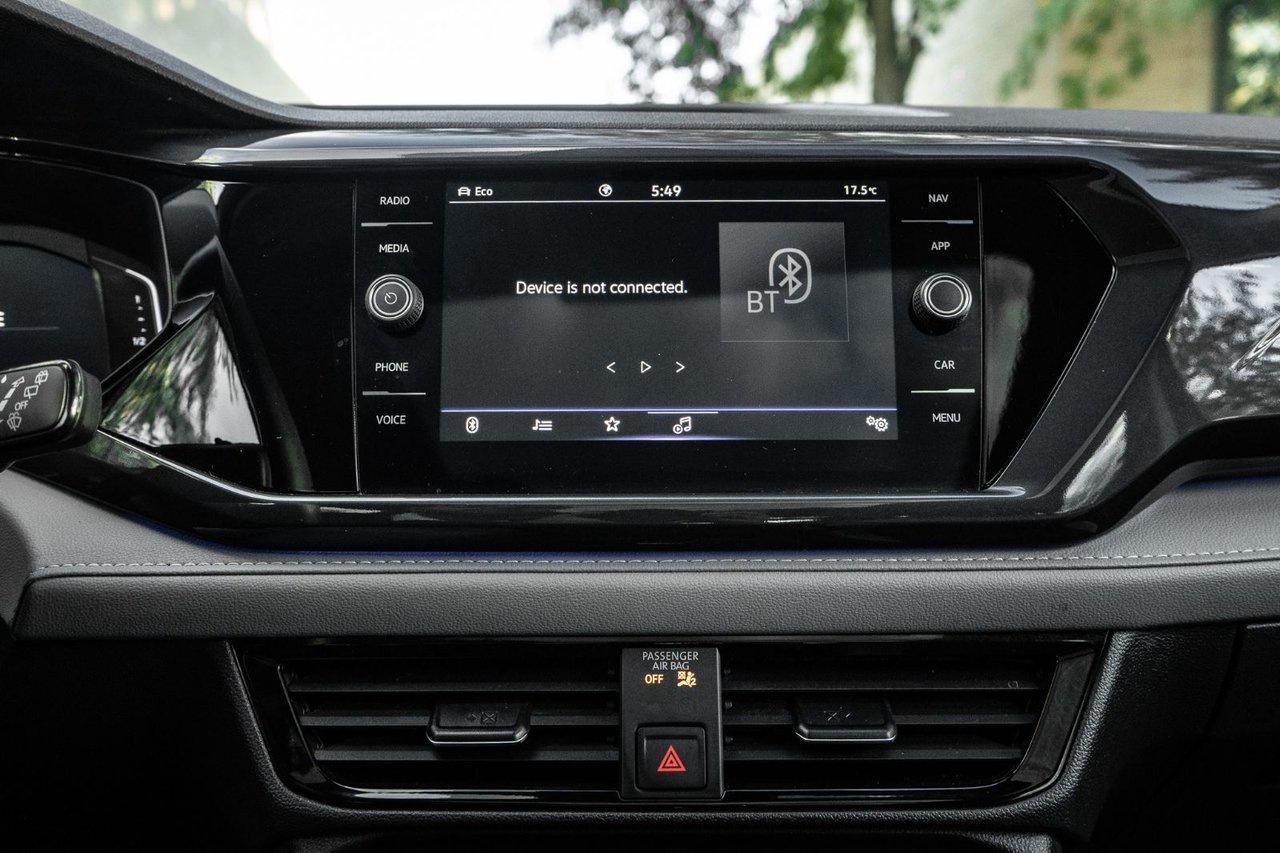 2023 Volkswagen Taos Highline Photo