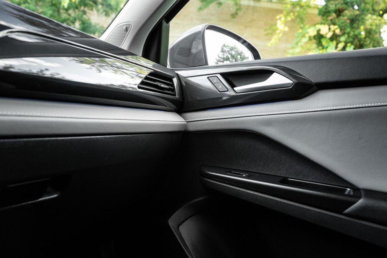 2023 Volkswagen Taos Highline Photo