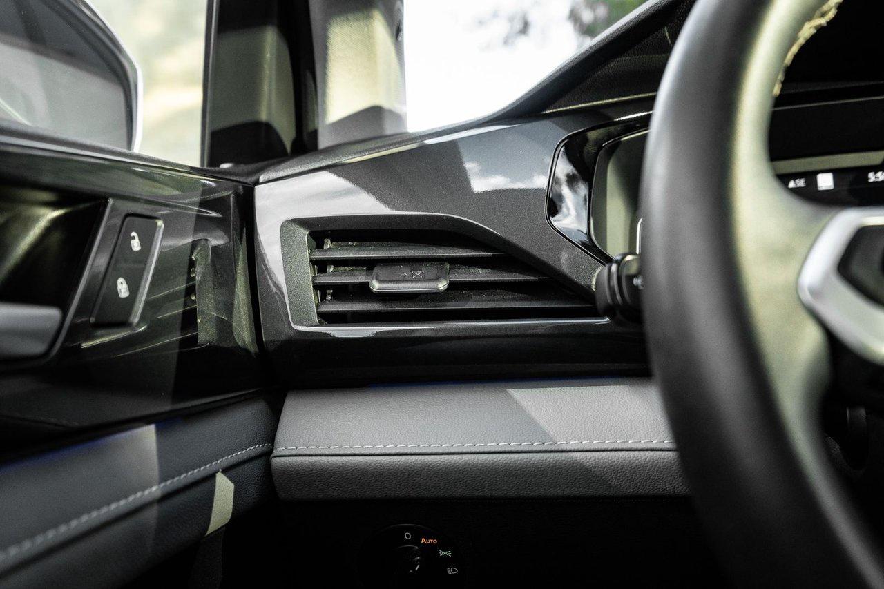 2023 Volkswagen Taos Highline Photo