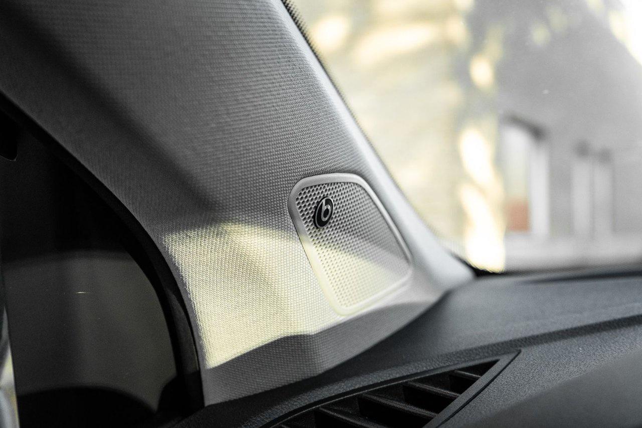 2023 Volkswagen Taos Highline Photo