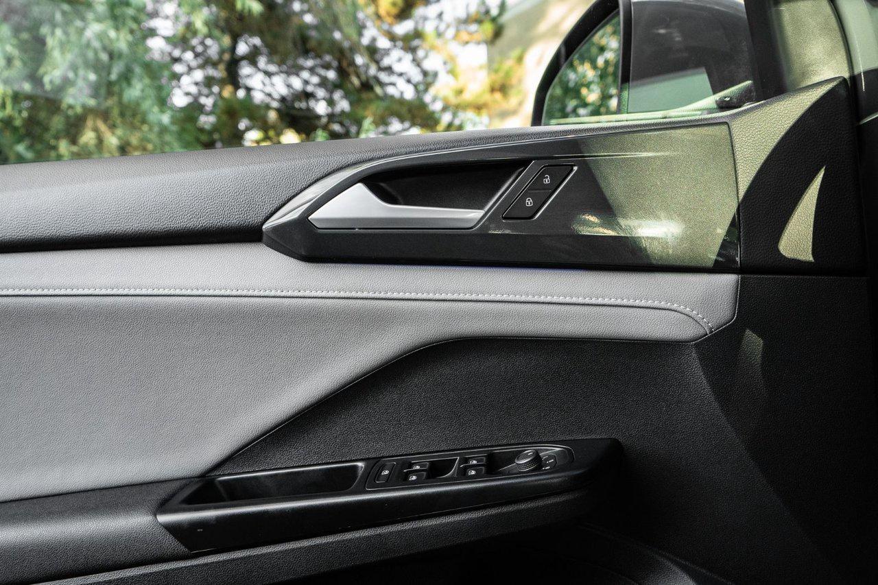 2023 Volkswagen Taos Highline Photo