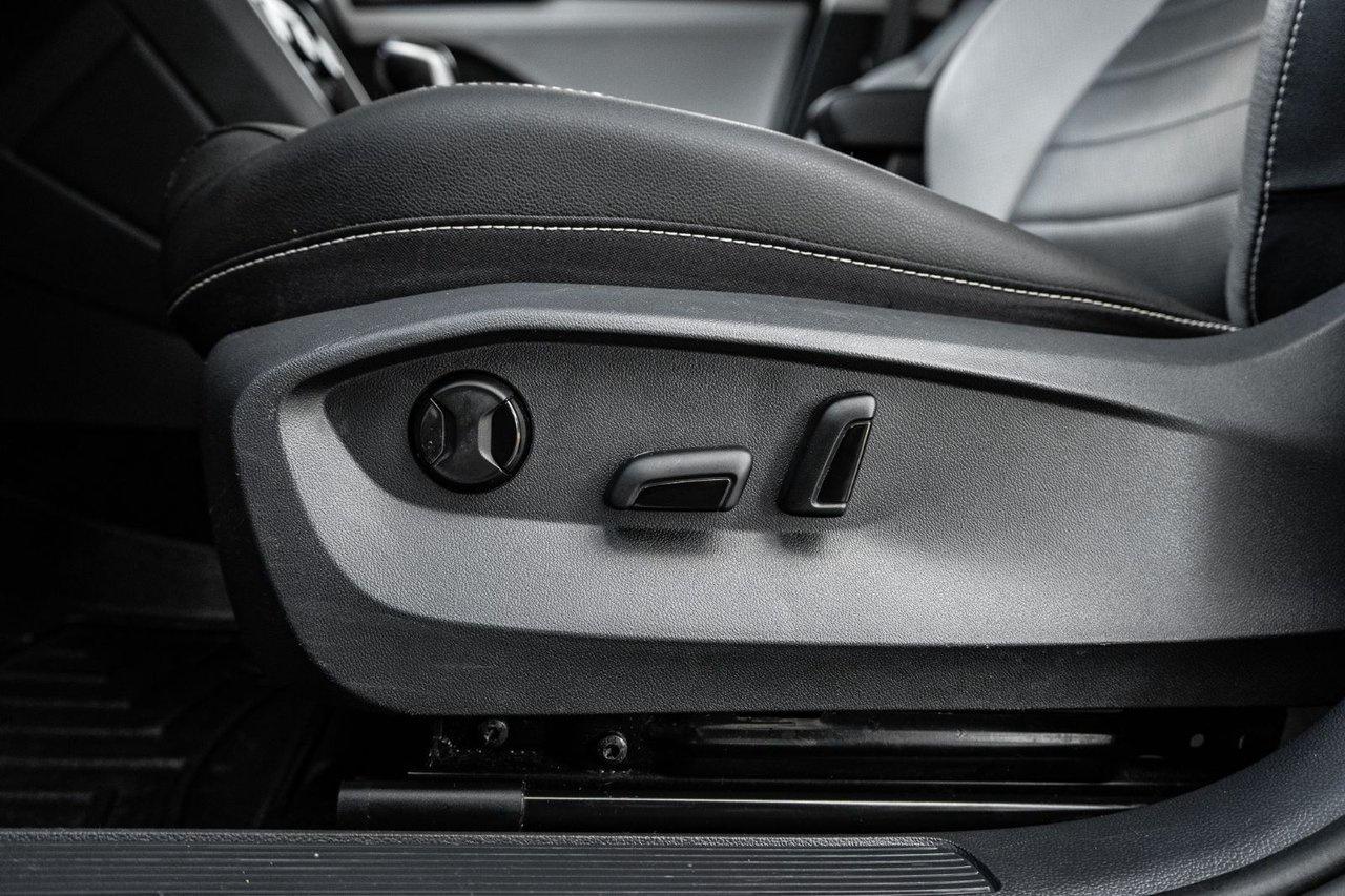2023 Volkswagen Taos Highline Photo