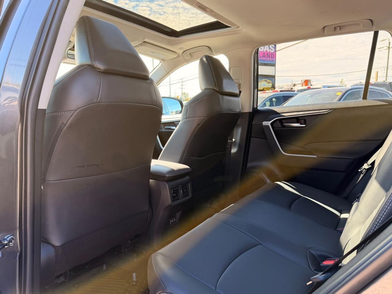 2023 Toyota RAV4 Hybrid XLE Photo