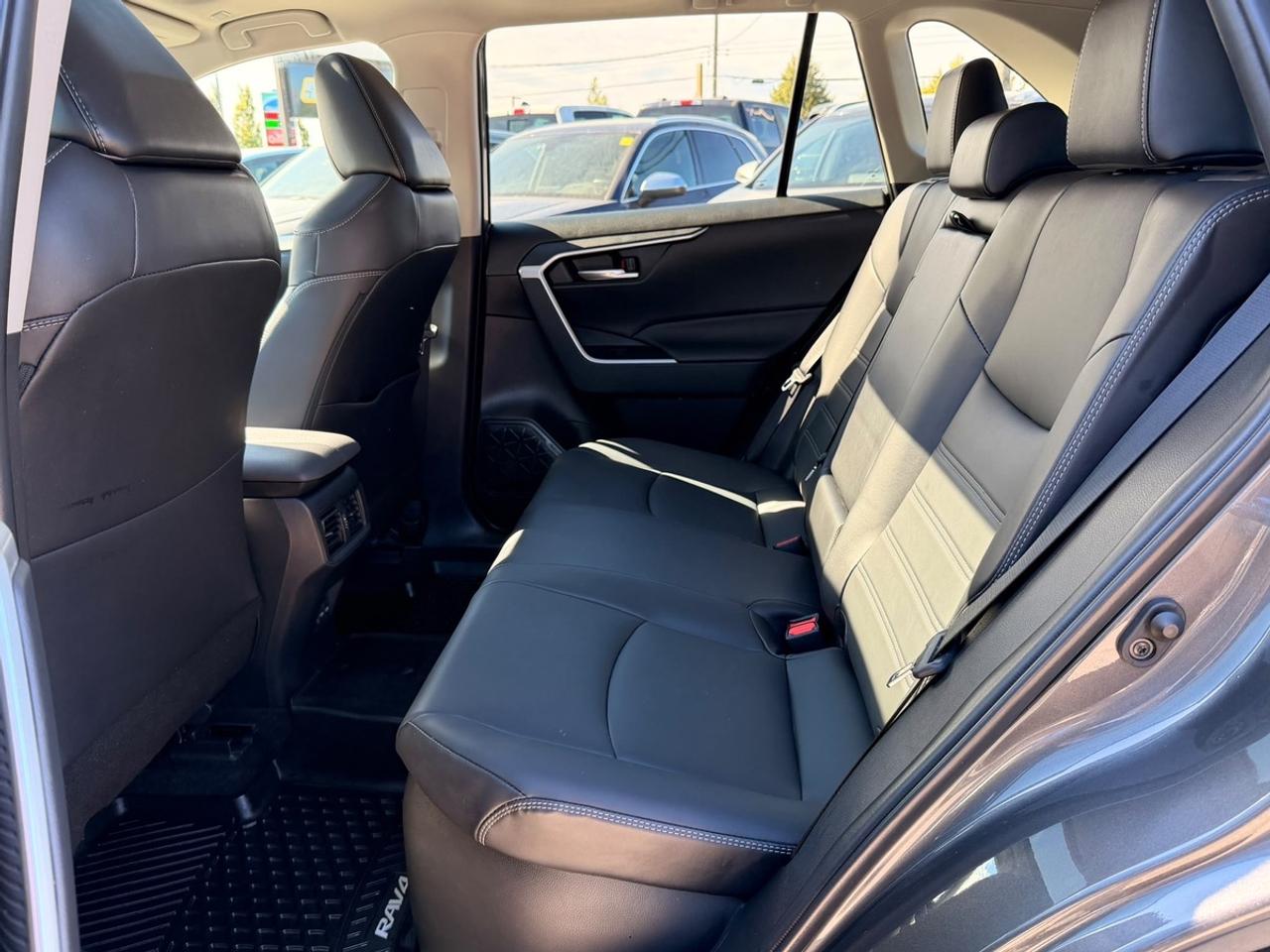 2023 Toyota RAV4 Hybrid XLE Photo