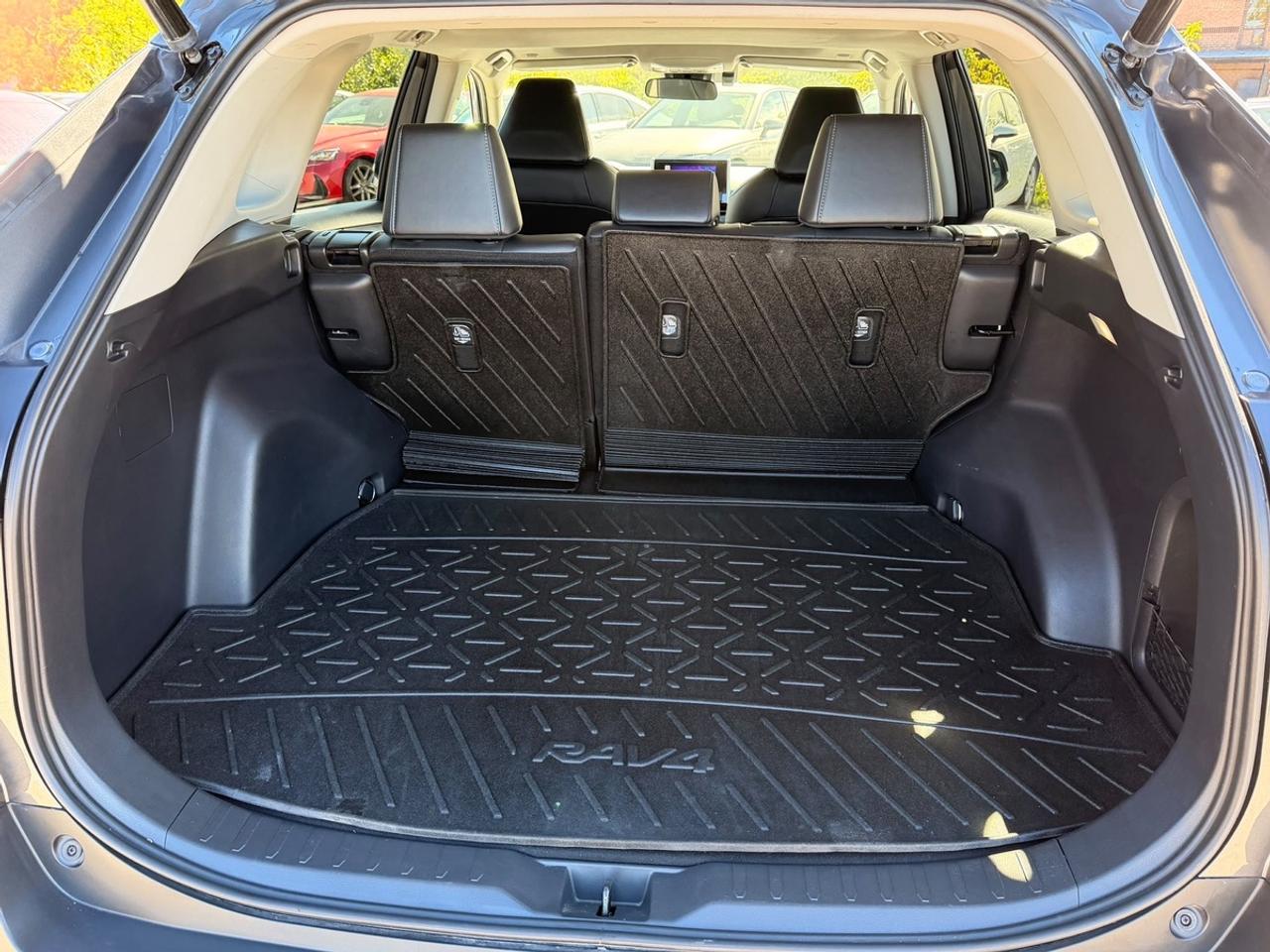2023 Toyota RAV4 Hybrid XLE Photo