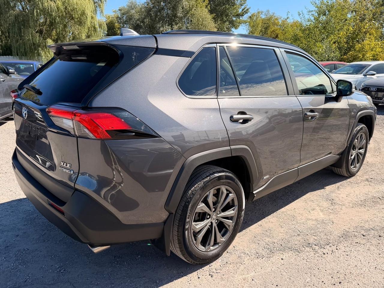 2023 Toyota RAV4 Hybrid XLE Photo