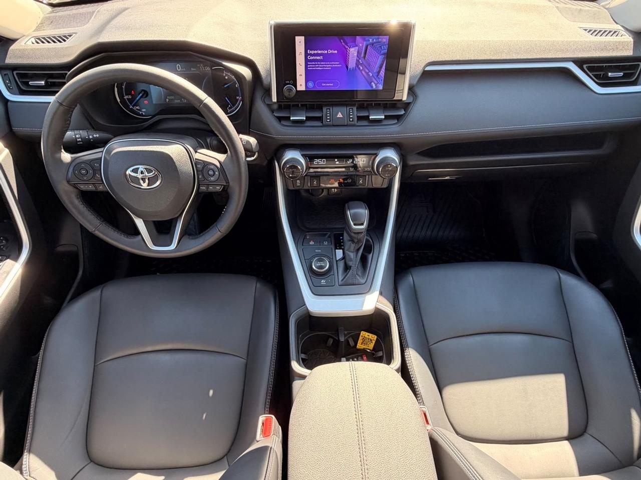 2023 Toyota RAV4 Hybrid XLE Photo