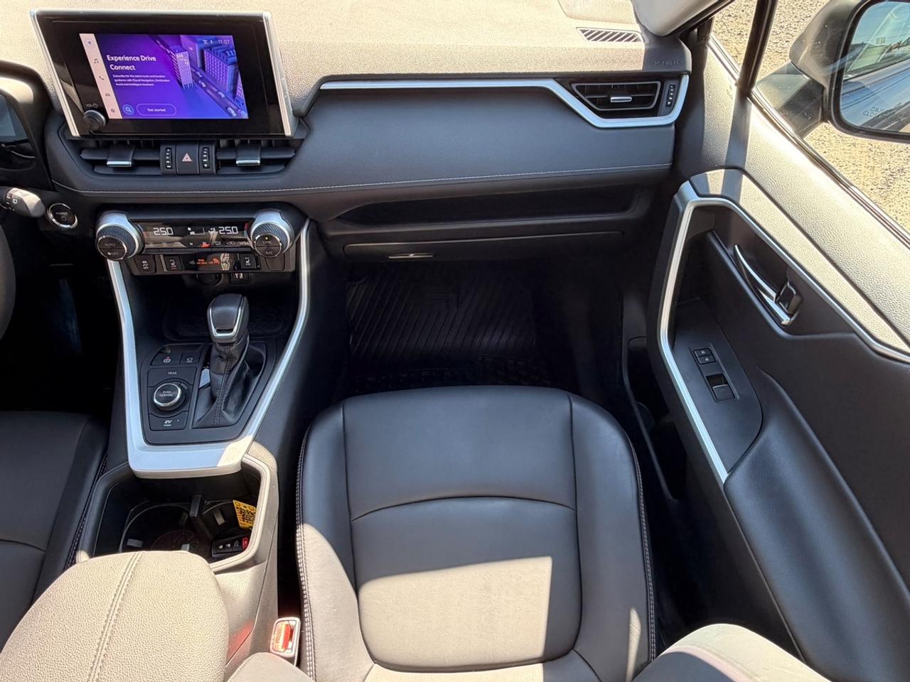 2023 Toyota RAV4 Hybrid XLE Photo