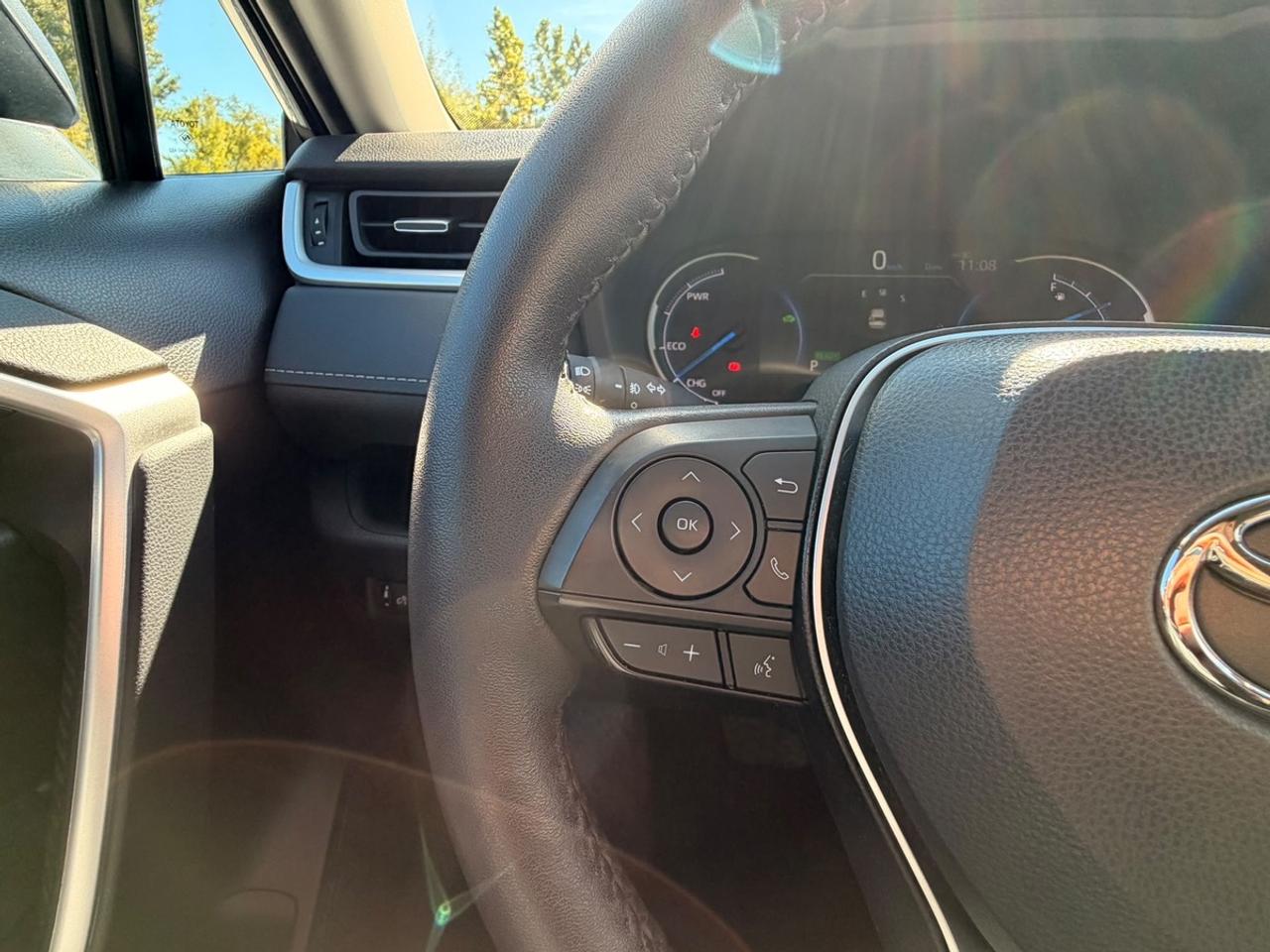 2023 Toyota RAV4 Hybrid XLE Photo