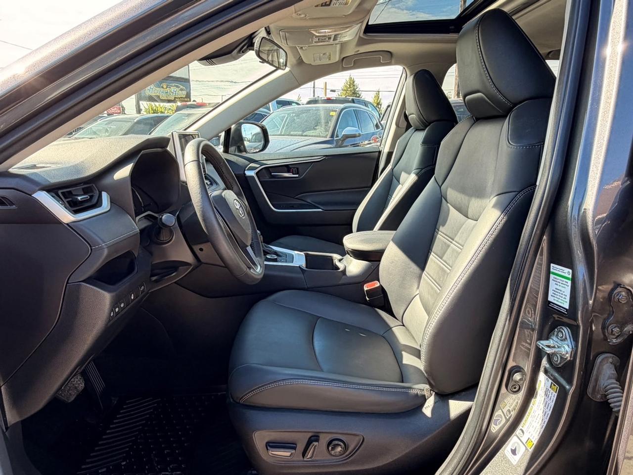 2023 Toyota RAV4 Hybrid XLE Photo
