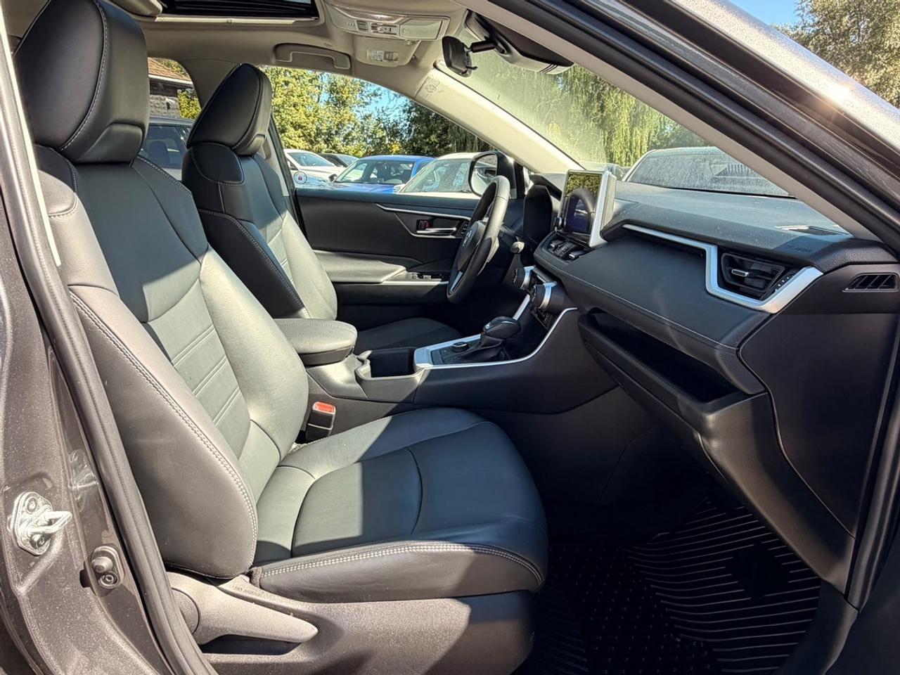 2023 Toyota RAV4 Hybrid XLE Photo