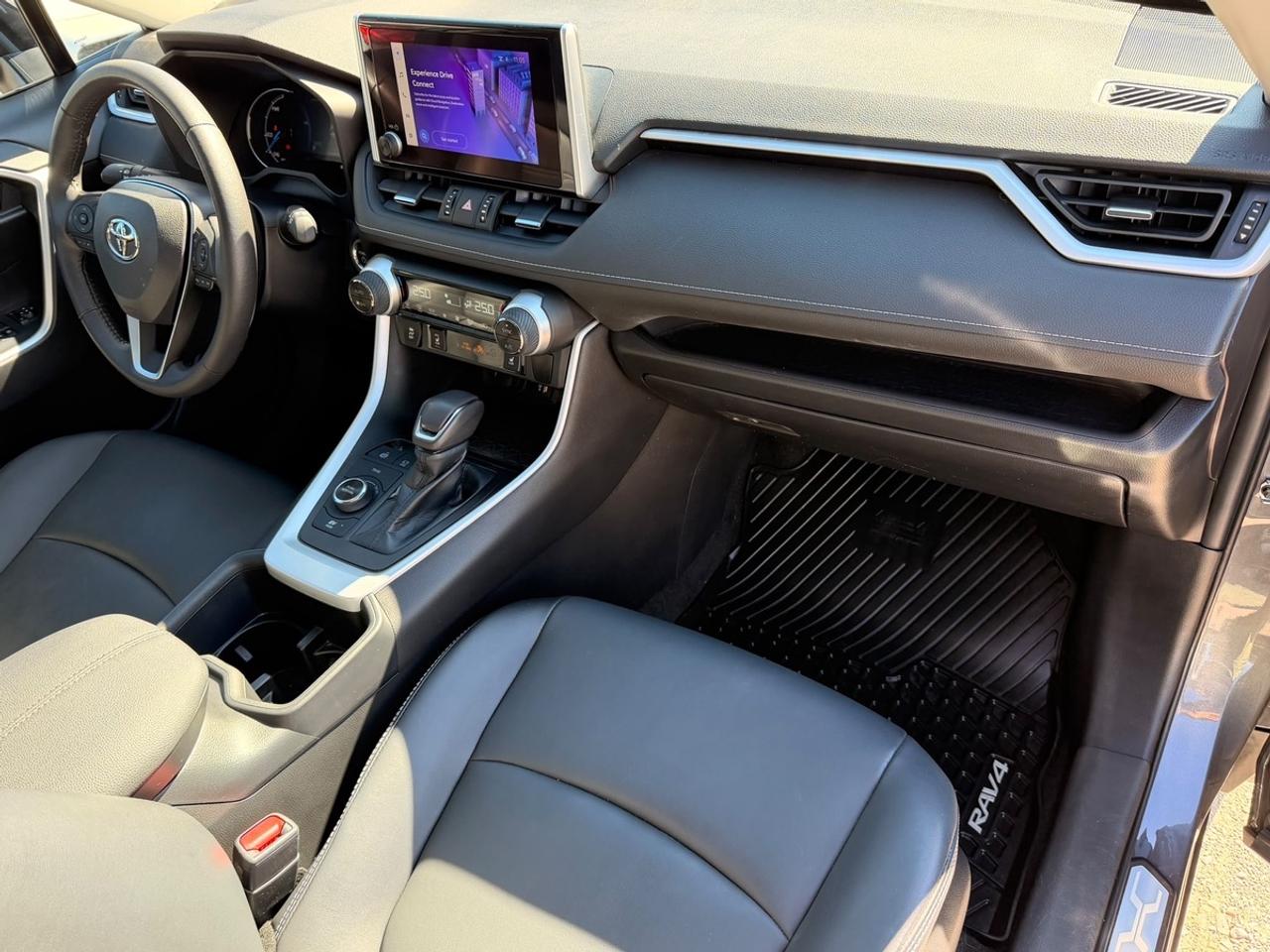 2023 Toyota RAV4 Hybrid XLE Photo