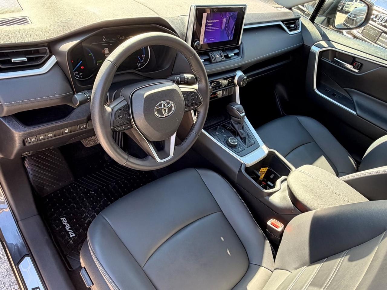 2023 Toyota RAV4 Hybrid XLE Photo