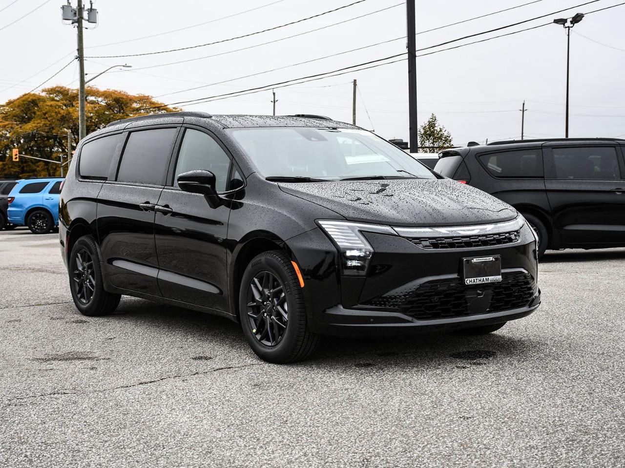 2027 Chrysler Pacifica Select AWD Photo