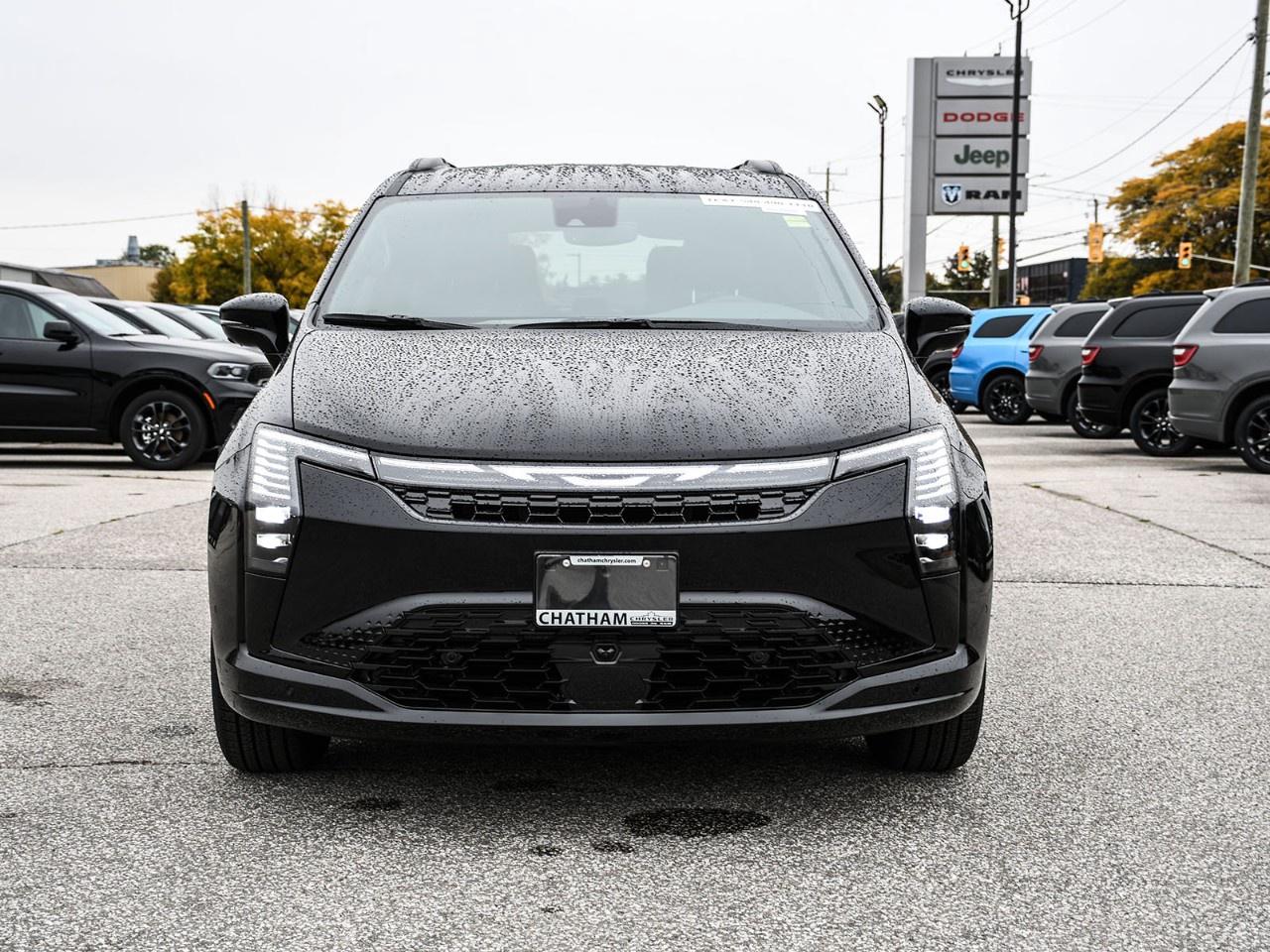 2027 Chrysler Pacifica Select AWD Photo