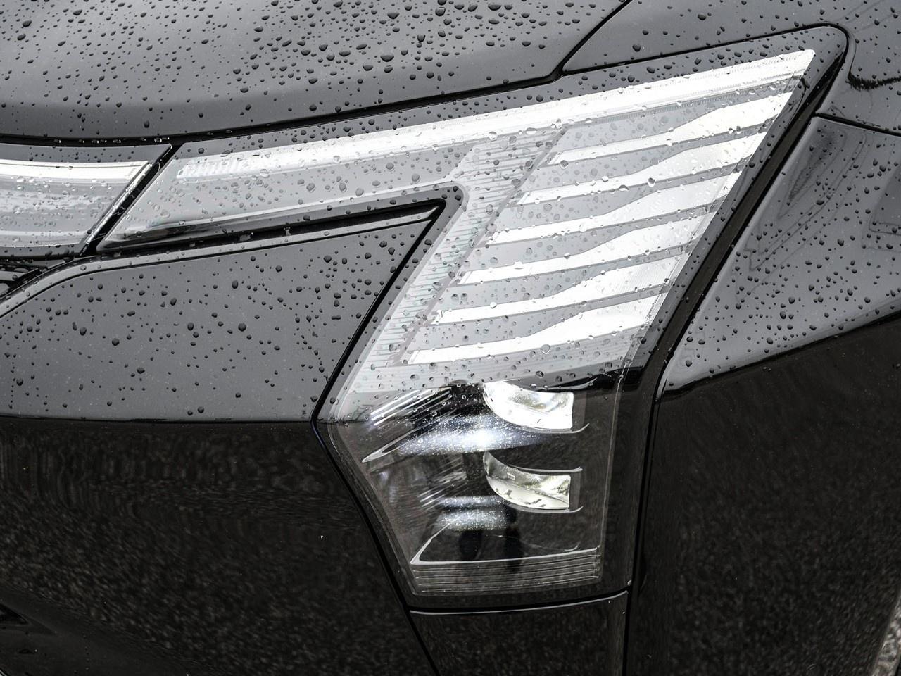 2027 Chrysler Pacifica Select AWD Photo