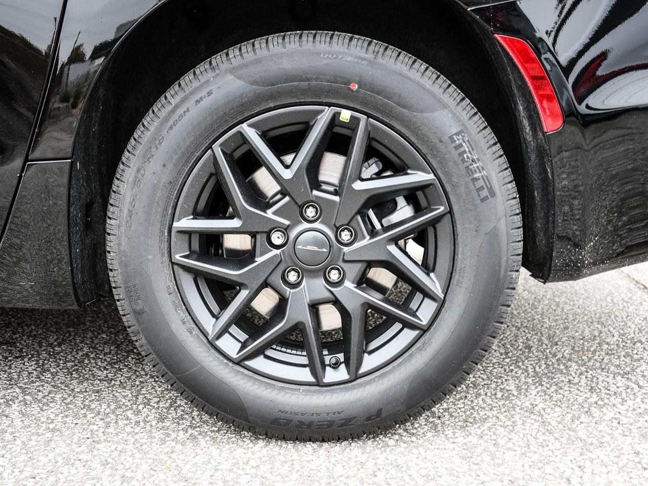 2027 Chrysler Pacifica Select AWD Photo