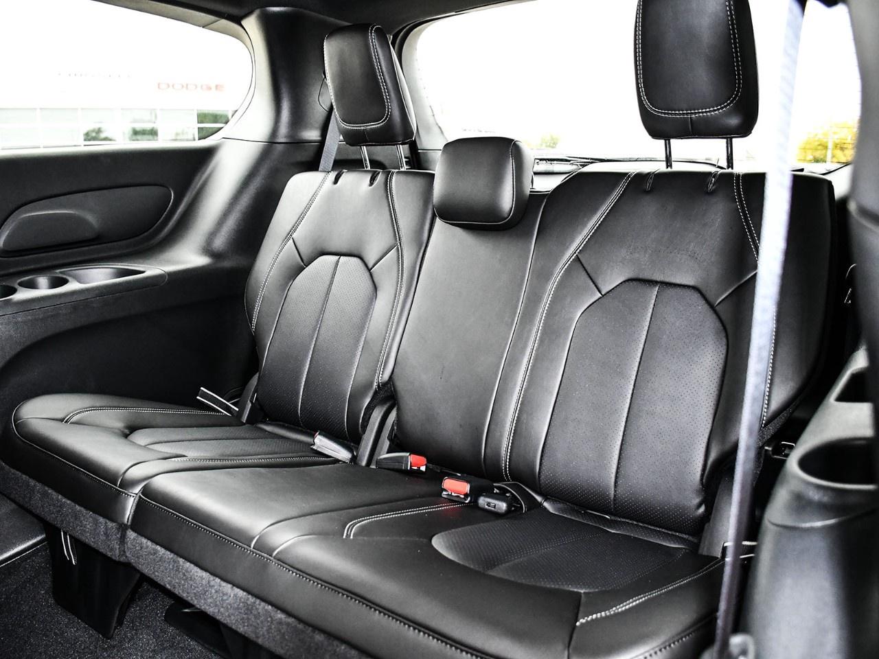 2027 Chrysler Pacifica Select AWD Photo