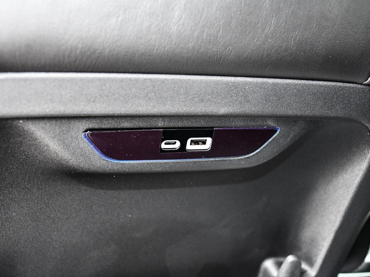 2027 Chrysler Pacifica Select AWD Photo