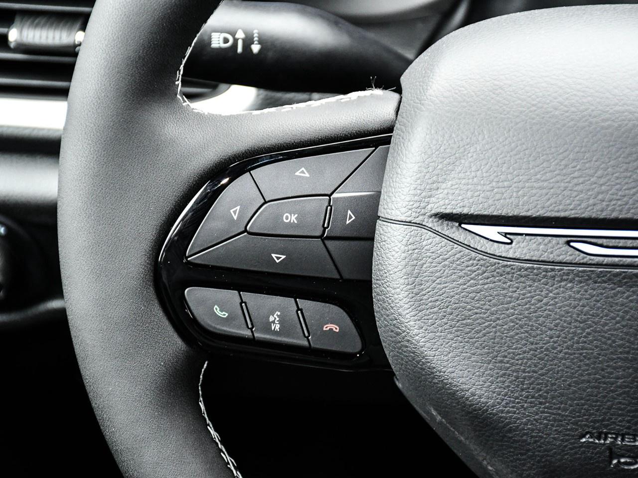 2027 Chrysler Pacifica Select AWD Photo