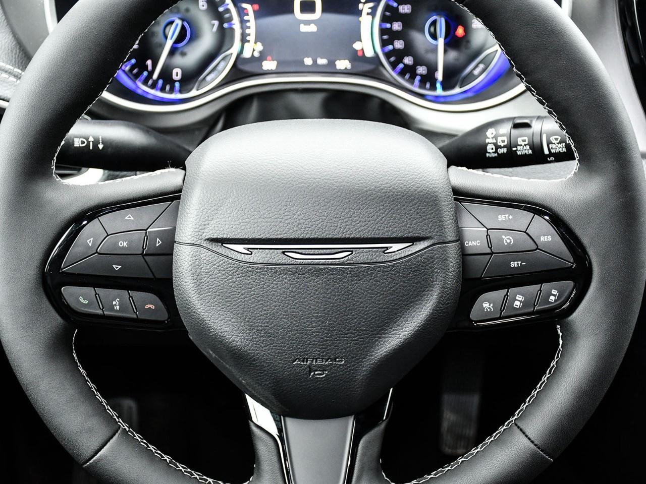 2027 Chrysler Pacifica Select AWD Photo
