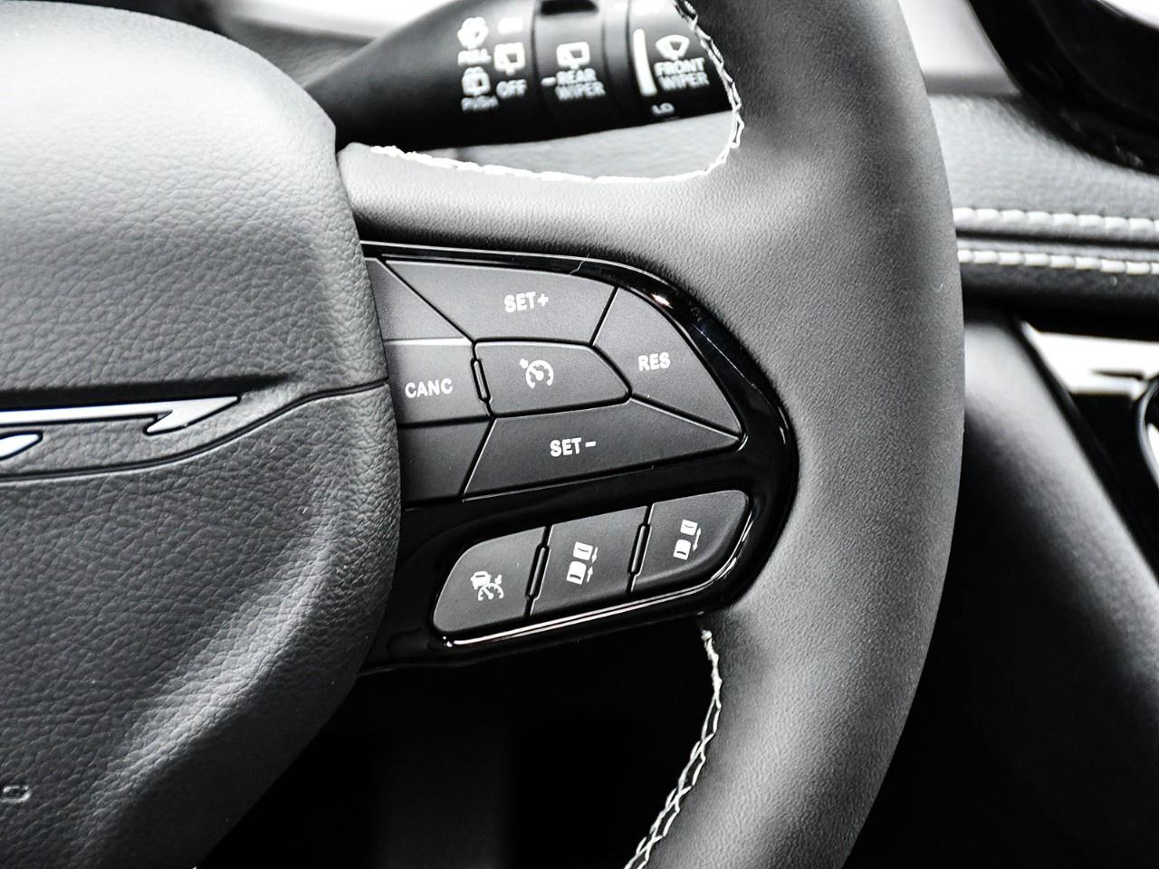 2027 Chrysler Pacifica Select AWD Photo
