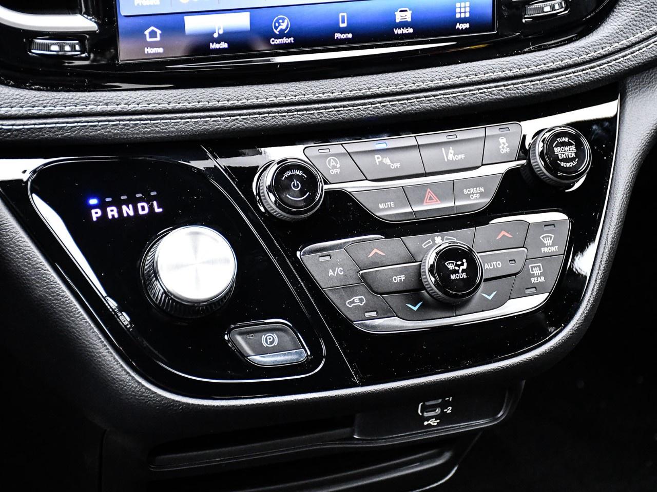 2027 Chrysler Pacifica Select AWD Photo