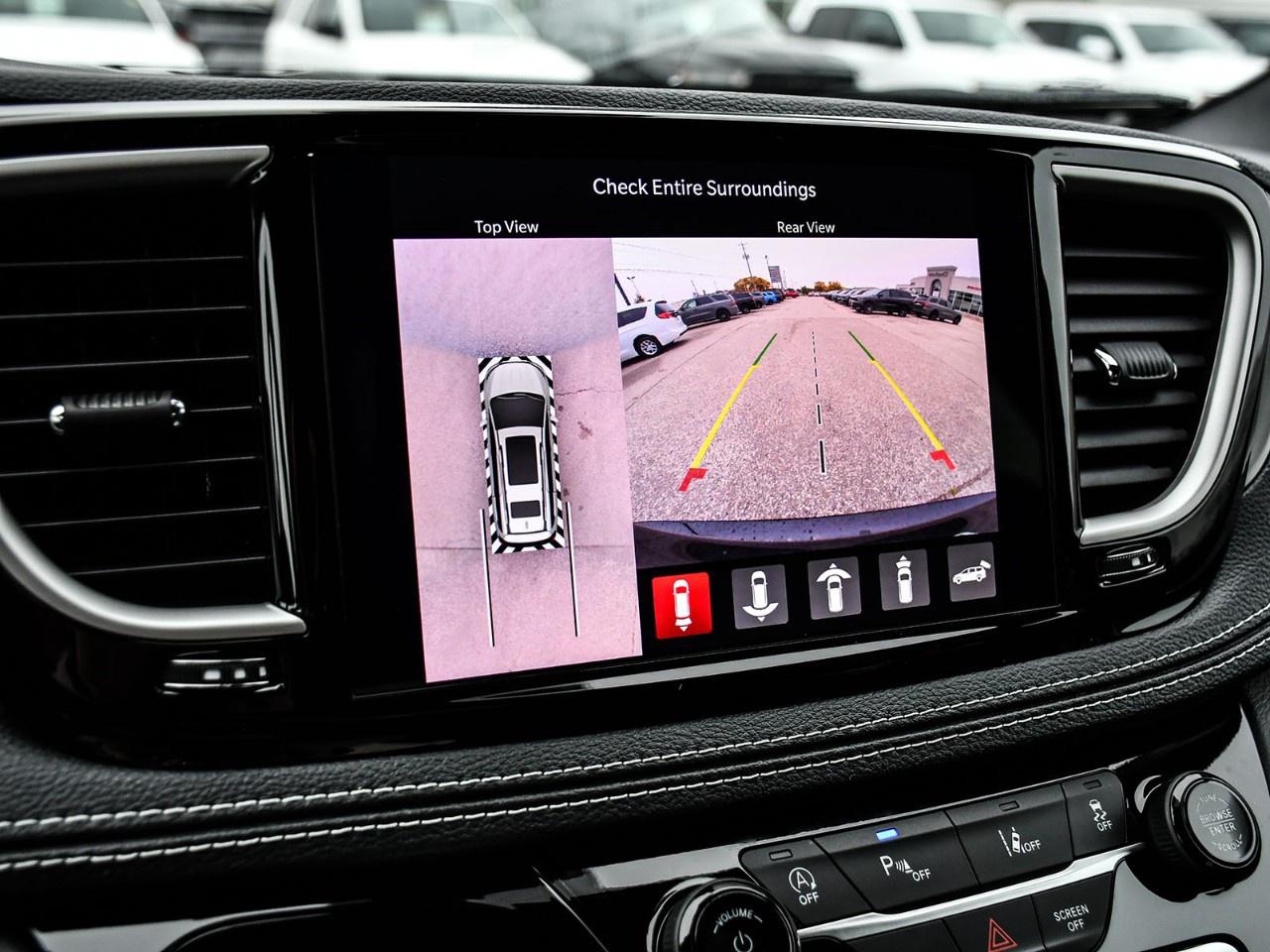 2027 Chrysler Pacifica Select AWD Photo