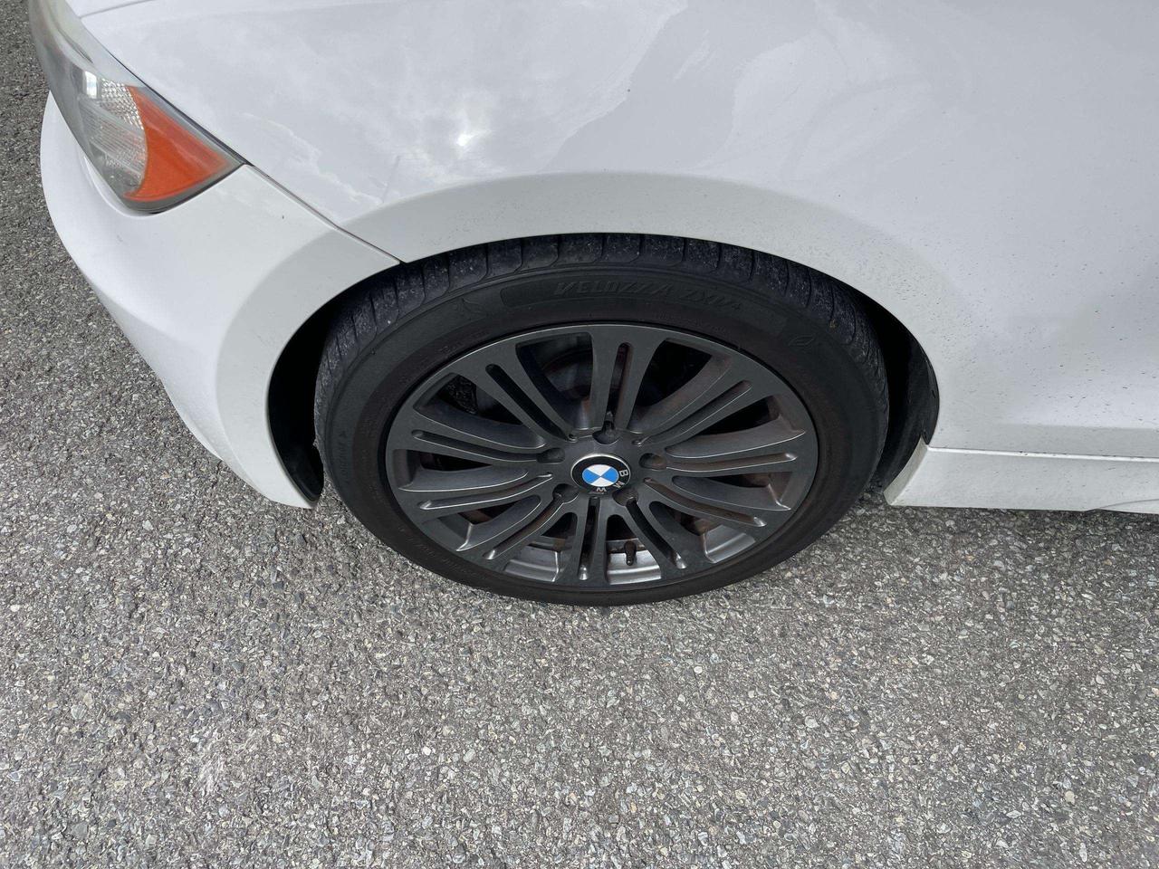 2012 BMW 1 Series i M SPORTS PKG, HTD. SEATS, SPORT SEATS, M SPORTS SUSPENSION Photo